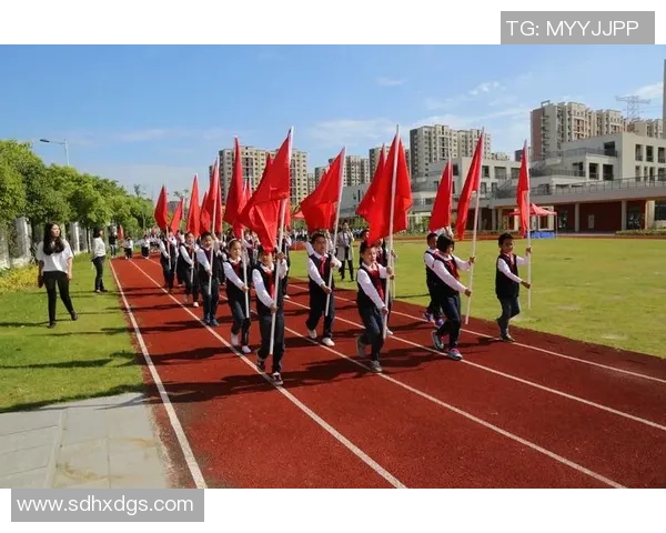 小班足球舞蹈视频展示孩子们的活力与创造力，快乐学习运动的最佳选择